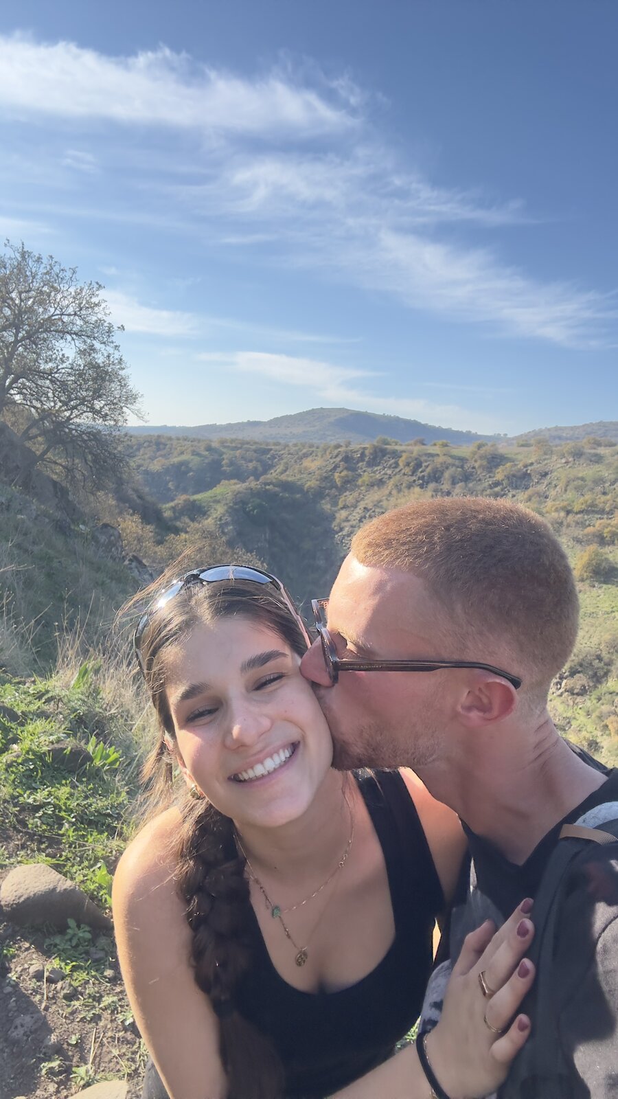 נשיקה על רקע הגולן